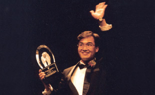 林顺潮教授于1995年荣获世界十大杰出青年奖