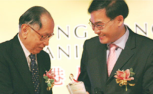 希玛眼科集团主席林顺潮教授获香港人道年奖